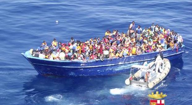 Mille profughi alla deriva sui barconi, Salvini: «Libia faccia il suo lavoro»