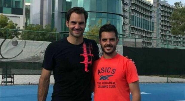 Federer lascia il tennis: gli allenamenti con il pugliese Fabbiano a Dubai e i consigli della Pennetta