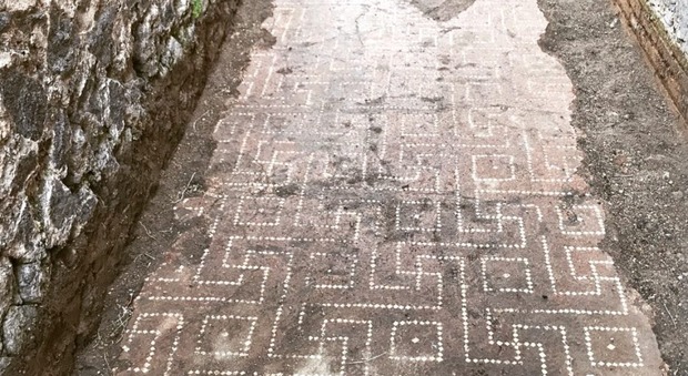 Pompei, da restauri terme affiorano nuovi pavimenti: l'annuncio sui social