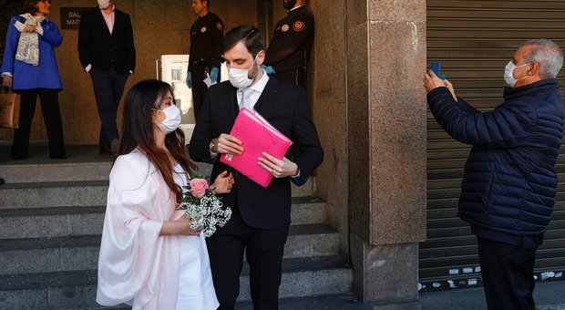 Coronavirus, l'iniziativa della wedding planner: «Matrimoni gratis per medici e infermieri in prima linea»