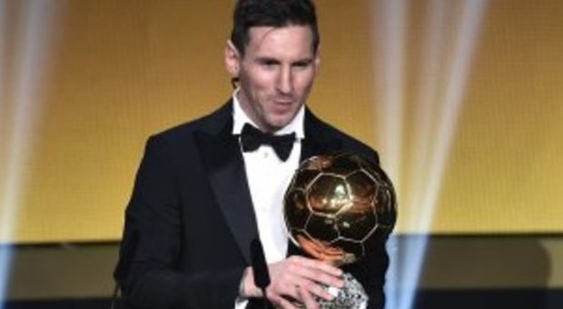 Messi vince il Pallone d'Oro 2015. Caso Buffon, la Figc boicotta il voto