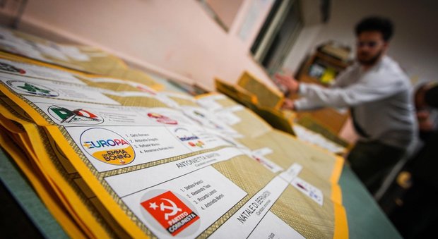 Elezioni, schede finite in un seggio del centro storico di Roma: voto sospeso