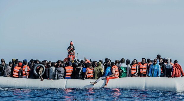 Migranti, i 549 migranti sulla Ocean Viking sbarcheranno a Pozzallo: assegnato il porto