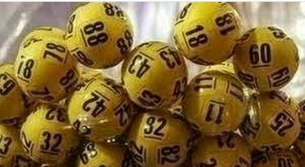 Lotto, SuperEnalotto, 10eLotto, Extra e Simbolotto: estrazione di oggi 1 febbraio 2022. Numeri e combinazione vincenti