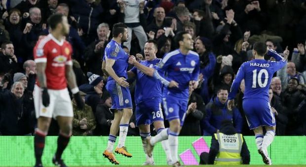 Terry e Diego Costa festeggiano il gol del pareggio firmato da Costa contro il Manchester Utd