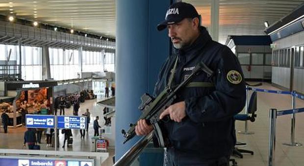 Attentato Istanbul, a Fiumicino 60 passeggeri bloccati. Sicurezza ai massimi livelli