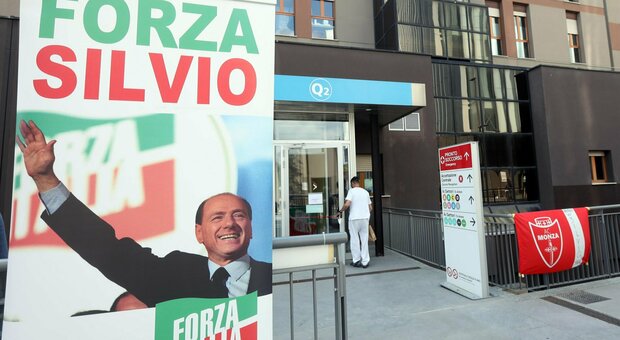 Berlusconi come sta? Notte tranquilla in terapia intensiva: «Nessun bollettino medico»