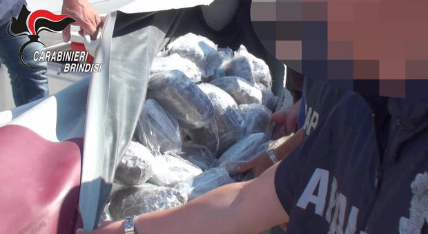 Nasconde le dosi di droga nello zainetto: arrestato