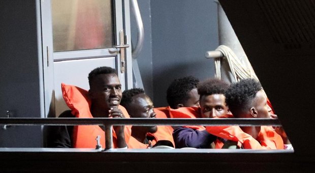 Lampedusa, secondo sbarco in poche ore: arrivata un'altra imbarcazione con 19 migranti