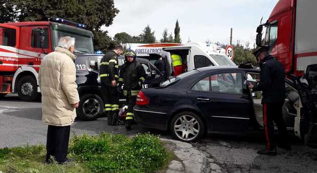 Velletri, auto travolta da camion: muore un uomo di 84 anni