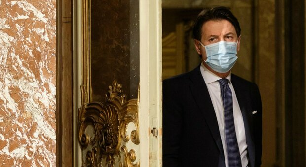 Governo, oggi il sì al Recovery, ma Renzi verso lo strappo: Conte tentato dal voto