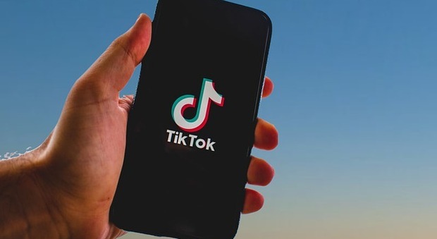 TikTok è l'app più scaricata al mondo. Facebook scende al 2° posto