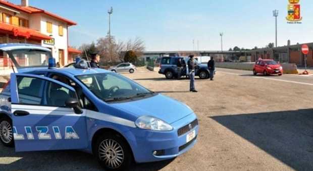Latitante dal 2012 lasciava l'Italia in auto: arrestato sul confine