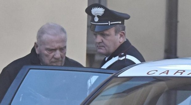 Rodolfo Fiesoli, scortato dai Carabinieri in carcere (ANSA)