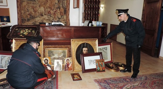 Monte Porzio, razzia di oggetti d'arte nella villa storica: ladri sorpresi dal custode e arrestati