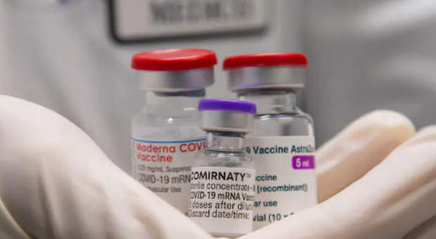 Vaccini, due dosi proteggono di più contro la variante indiana. Lo studio inglese