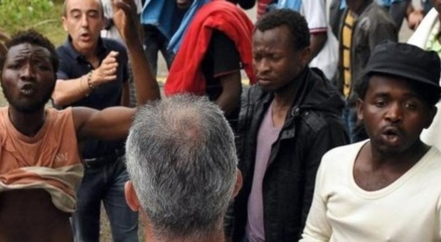 Tensione all'ex caserma Prandina: è "guerra" di etnie tra i profughi