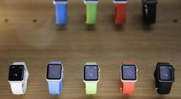 Apple esce dai suoi store, lo smartwatch in vendita in altri negozi: ecco dove
