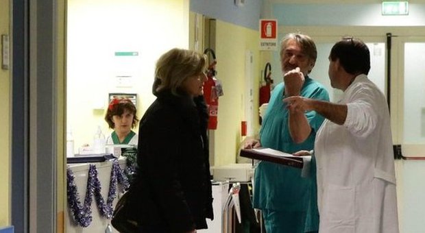 La moglie di Bersani in ospedale (foto Serena Campanini - Ansa)