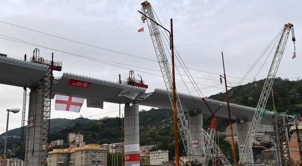Genova, oggi il ponte rinasce: sarà aperto prima dell'estate