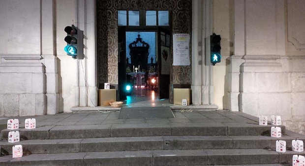 Benevento, semafori verdi all'esterno e all'interno dalla Basilica per attirare fedeli