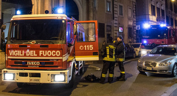 Roma, incendio in appartamento a Prati: evacuato uno stabile