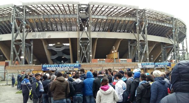 Napoli-Juventus, cancelli aperti: tutti in fila allo stadio San Paolo