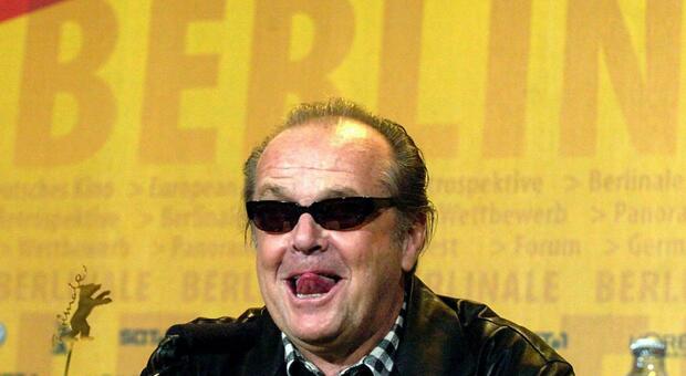 Jack Nicholson non esce più di casa. Gli amici: «Il cervello è andato, ha problemi di memoria»