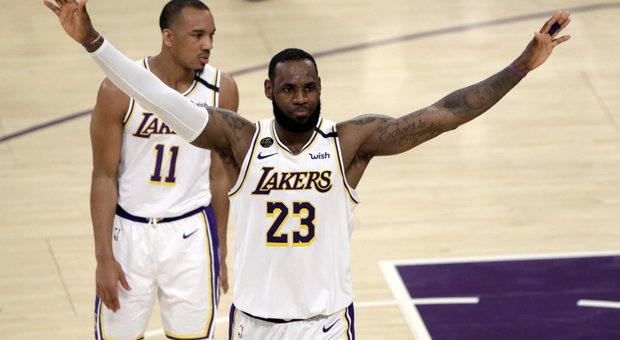 Nba, colpo Milwuakee a Toronto: i Lakers dominano con Lebron