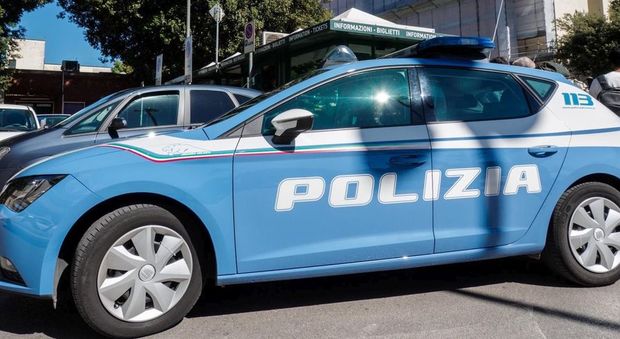 Trieste, nasconde dieci immigrati irregolari in un furgone: arrestato
