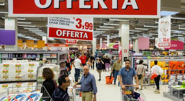 Caro spesa, sconto del 10% in supermercati e discount in tutta Italia: ecco il patto contro gli aumenti