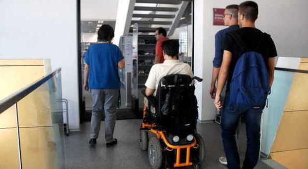 Università, per gli studenti disabili percorso a ostacoli per la biblioteca