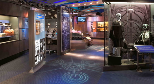 L'interno del nuovo International Spy Museum a Washington