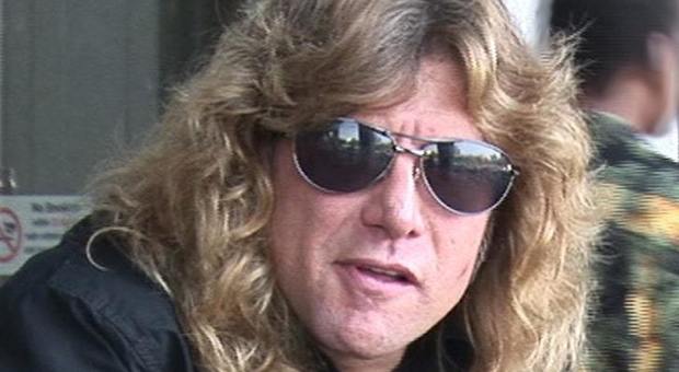Steven Adler dei Guns N' Roses si è accoltellato allo stomaco: ricoverato in ospedale