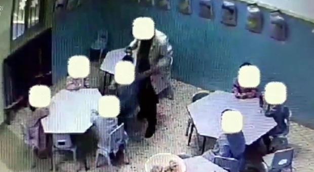 immagine Maestre del Montessori maltrattavano i bimbi all'asilo: schiaffi e spintoni per mesi