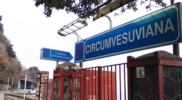 Fase 2 a Napoli, l'appello di Cesaro: «L'Eav riapra stazioni di Circumvesuviana e Cumana»