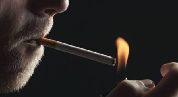 Il fumo e l'effetto collaterale choc ​agli uomini: ecco cosa elimina