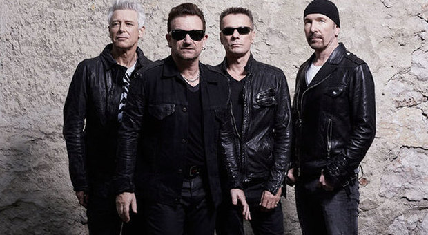 Attentato a Parigi, gli U2 annullano il concerto di questa sera: «I nostri cuori con le vittime»