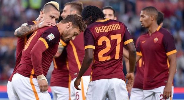 La Roma travolge il Carpi per 5-1: preoccupa l'infortunio di Totti