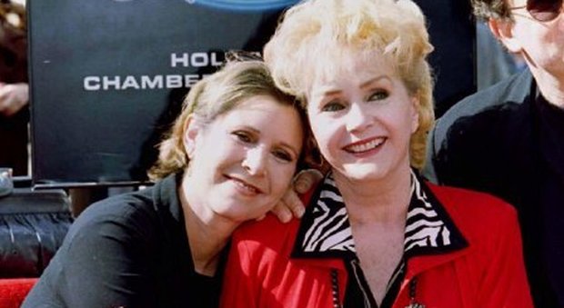 Non regge alla morte della figlia Carrie Fisher addio Debbie Reynolds, star di Hollywood