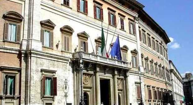I tagli di Renzi: due miliardi di euro dai costi della politica