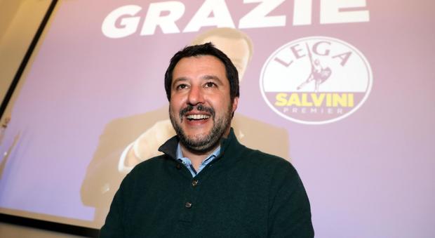 Salvini apre al Pd: «Spero disponibili a via di uscita per il Paese. Manovra con meno tasse». Ma i dem dicono no