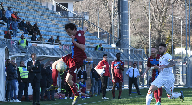 Alessandro Marchi durante il match col Catanzaro della scorsa stagione (Foto Riccardo Fabi/Meloccaro)