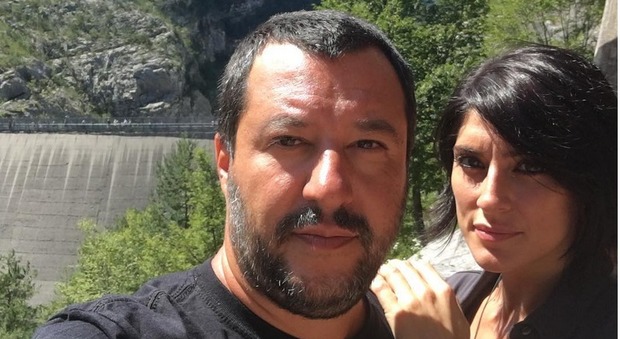 Salvini e Isoardi, il selfie dal Vajont: «Per non dimenticare» /Guarda