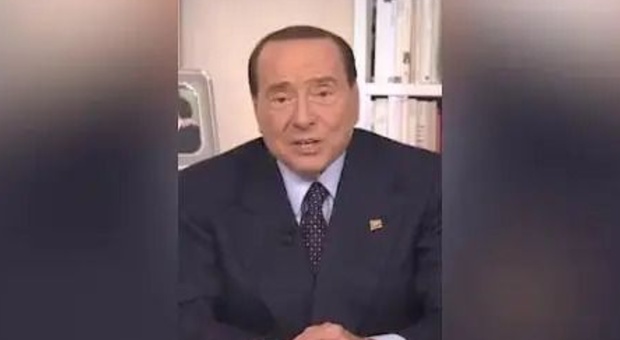 Silvio Berlusconi, l'appello su TikTok alle donne: «Votatemi, sono più bello di Letta»