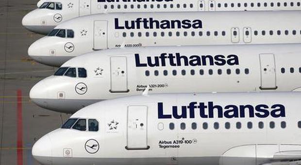 Allarme bomba, evacuato aereo Lufthansa Belgrado-Francoforte