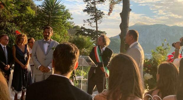 Massimo Osanna e Gianluca De Marchi, il matrimonio a Capri: Sorrentino celebra il rito, Valeria Golino una delle testimoni