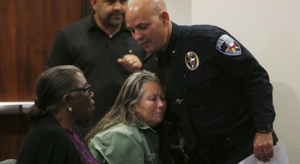 Dallas, agente uccide ragazzino afroamericano: licenziato