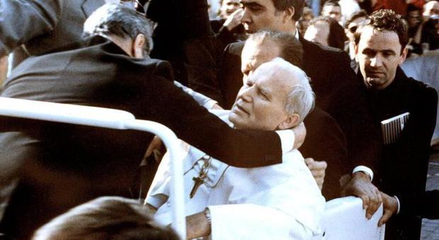 13 maggio 1981 Ali Agca spara a Giovanni Paolo II in Piazza San Pietro