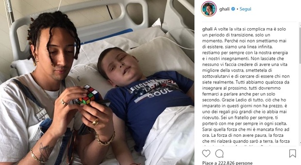 Ghali, il piccolo fan morto a 11 anni. La dedica a Ledio su Instagram: «Sarai la mia forza»